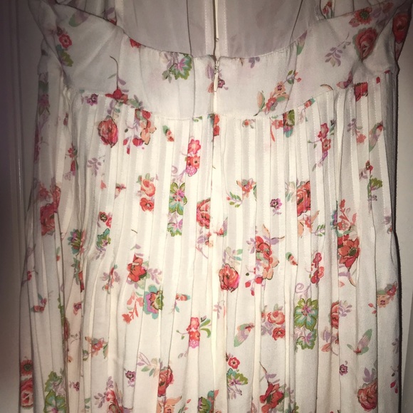 Dress - Picture 8 of 8